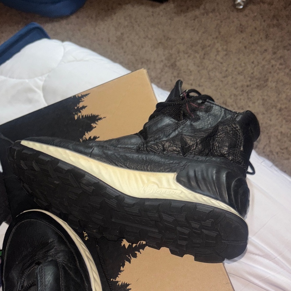 Ecco Black and Cream Leather Boots - Picture 11 of 11